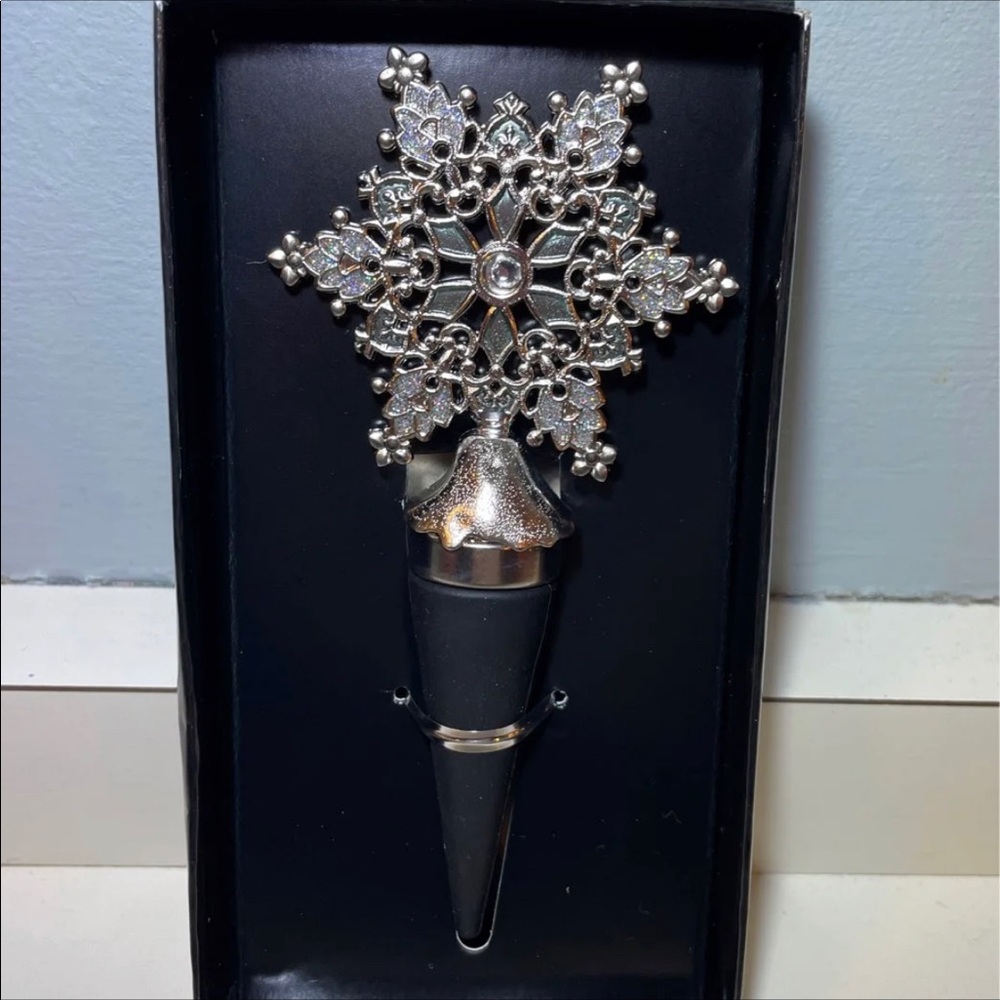 GANZ Snowflake Wine Bottle Topper